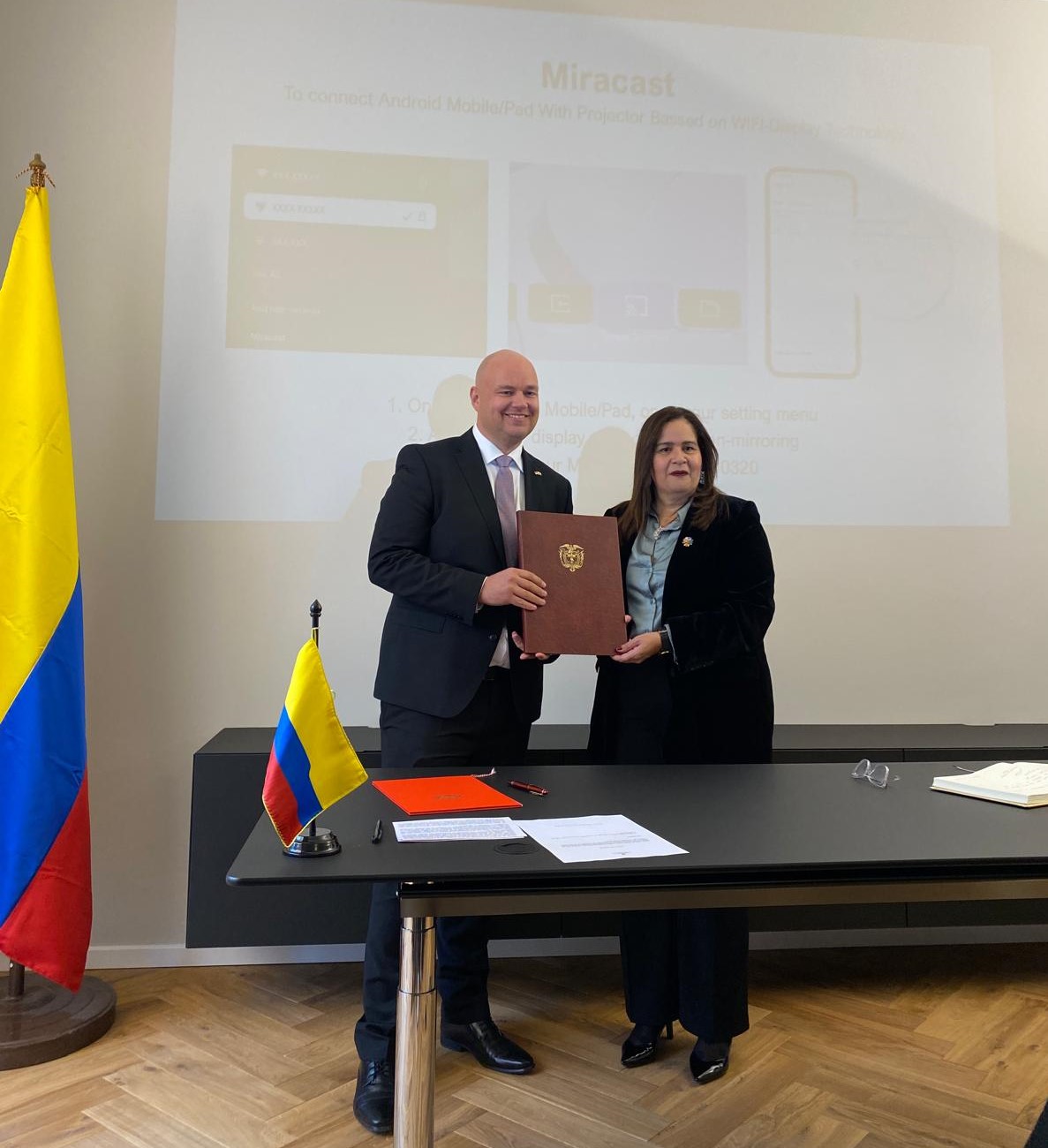 La Embajadora de Colombia en Alemania, Yadir Salazar Mejía posesionó al nuevo Cónsul Honorario de Colombia en la ciudad-estado federado de Bremen, Felix Merkel   