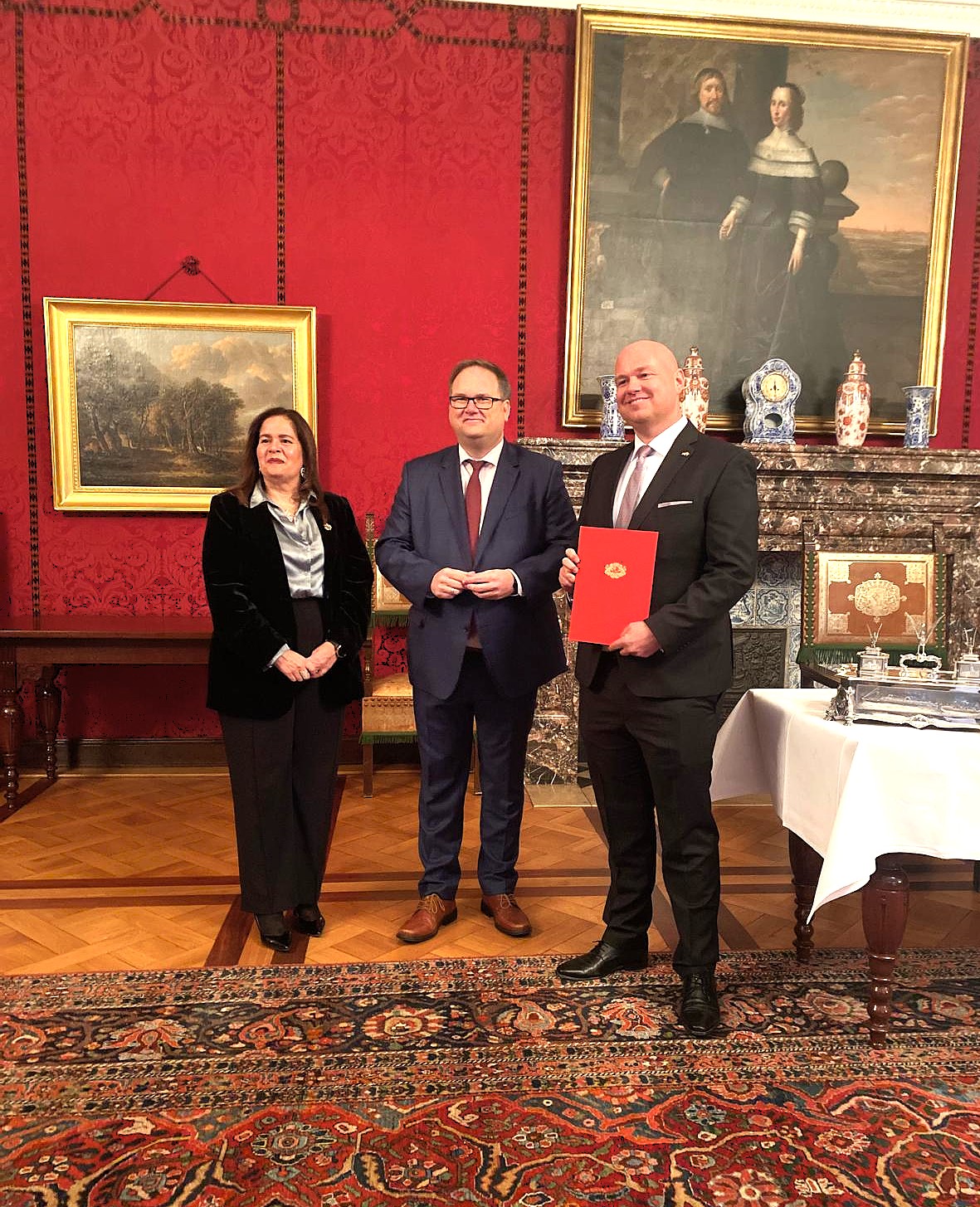 La Embajadora de Colombia en Alemania, Yadir Salazar Mejía posesionó al nuevo Cónsul Honorario de Colombia en la ciudad-estado federado de Bremen, Felix Merkel   