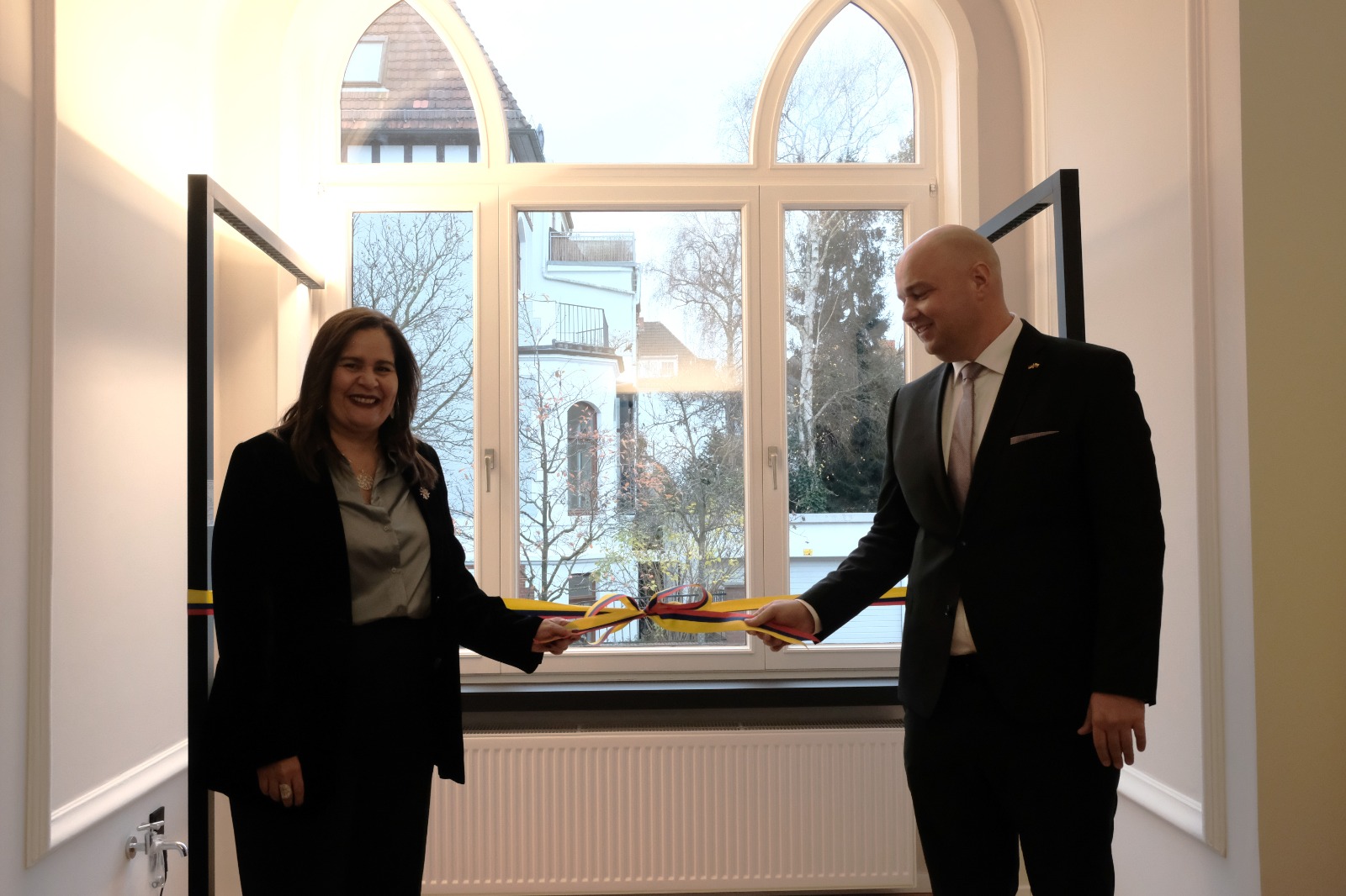 La Embajadora de Colombia en Alemania, Yadir Salazar Mejía posesionó al nuevo Cónsul Honorario de Colombia en la ciudad-estado federado de Bremen, Felix Merkel   