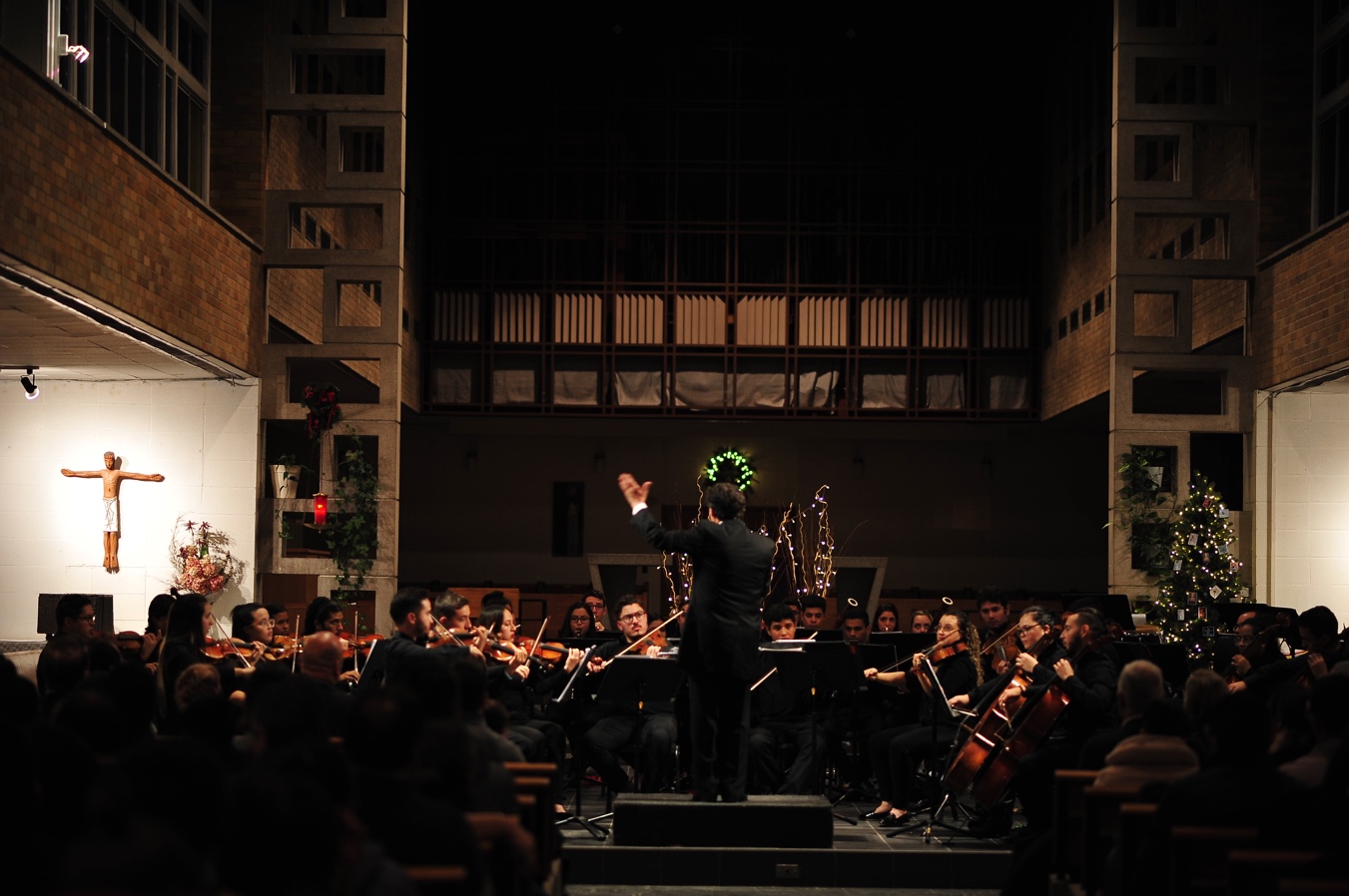 La Embajada de Colombia en Canadá y el Consulado en Montreal presentaron a la Orquesta Sinfónica Juvenil Iberacademy, en la Iglesia del Convento de San Alberto El Grande