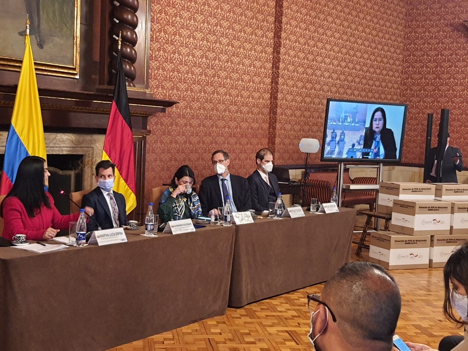  Colombia recibe donación de 500.000 unidades de diagnóstico PCR de variantes regionales de COVID-19 por parte del Instituto de Virología del Hospital Universitario Charité de Berlín 