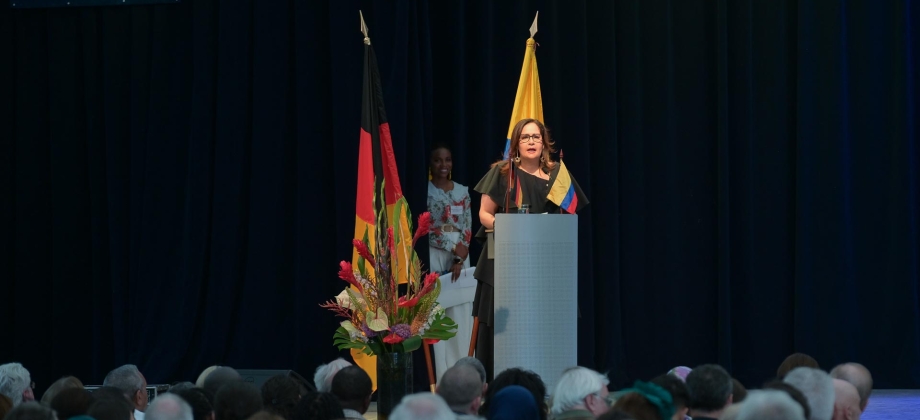 Convocados por la Embajada de Colombia en Alemania, alrededor de 1800 personas participaron en las celebraciones del Día de la Independencia Nacional de Colombia #20dejuliocondignidad