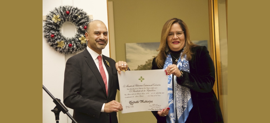 El Ministerio de Relaciones Exteriores condecoró al Prof. Doctor Joybrato Mukherjee, presidente del Servicio de Intercambio Académico de Alemania. DAAD, con la Orden de San Carlos, en el Grado de Gran Caballero