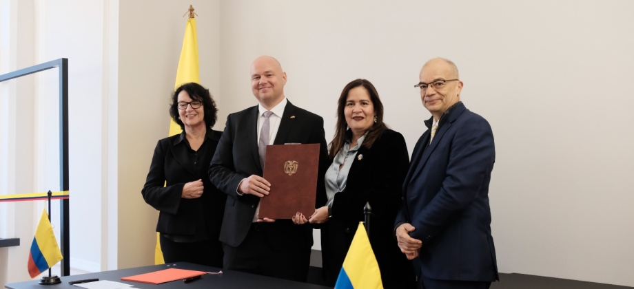 La Embajadora de Colombia en Alemania, Yadir Salazar Mejía posesionó al nuevo Cónsul Honorario de Colombia en la ciudad-estado federado de Bremen, Felix Merkel   