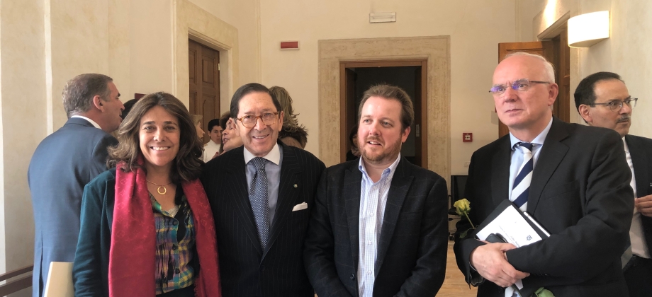 Embajadas ante la Santa Sede e Italia promovieron la conferencia ‘Huellas en Italia y el Vaticano de la obra del Nobel colombiano Gabriel García Márquez’, a cargo de Juan Esteban Constaín