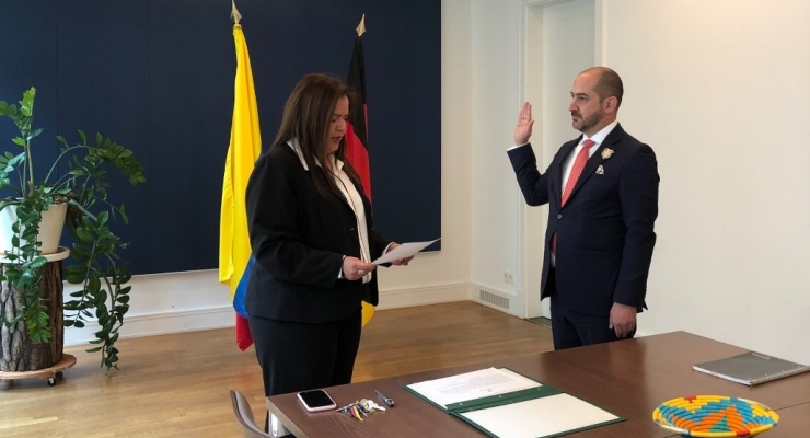 Exministro de Cultura, Felipe Buitrago tomó posesión del cargo como Embajador de Colombia
